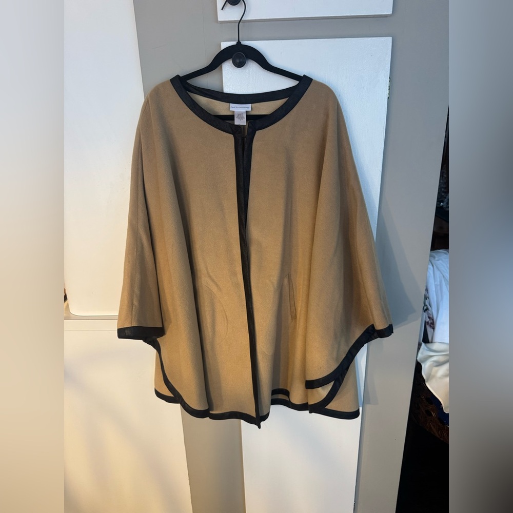 Soft Surroundings Beige & Navy Cape Size Small